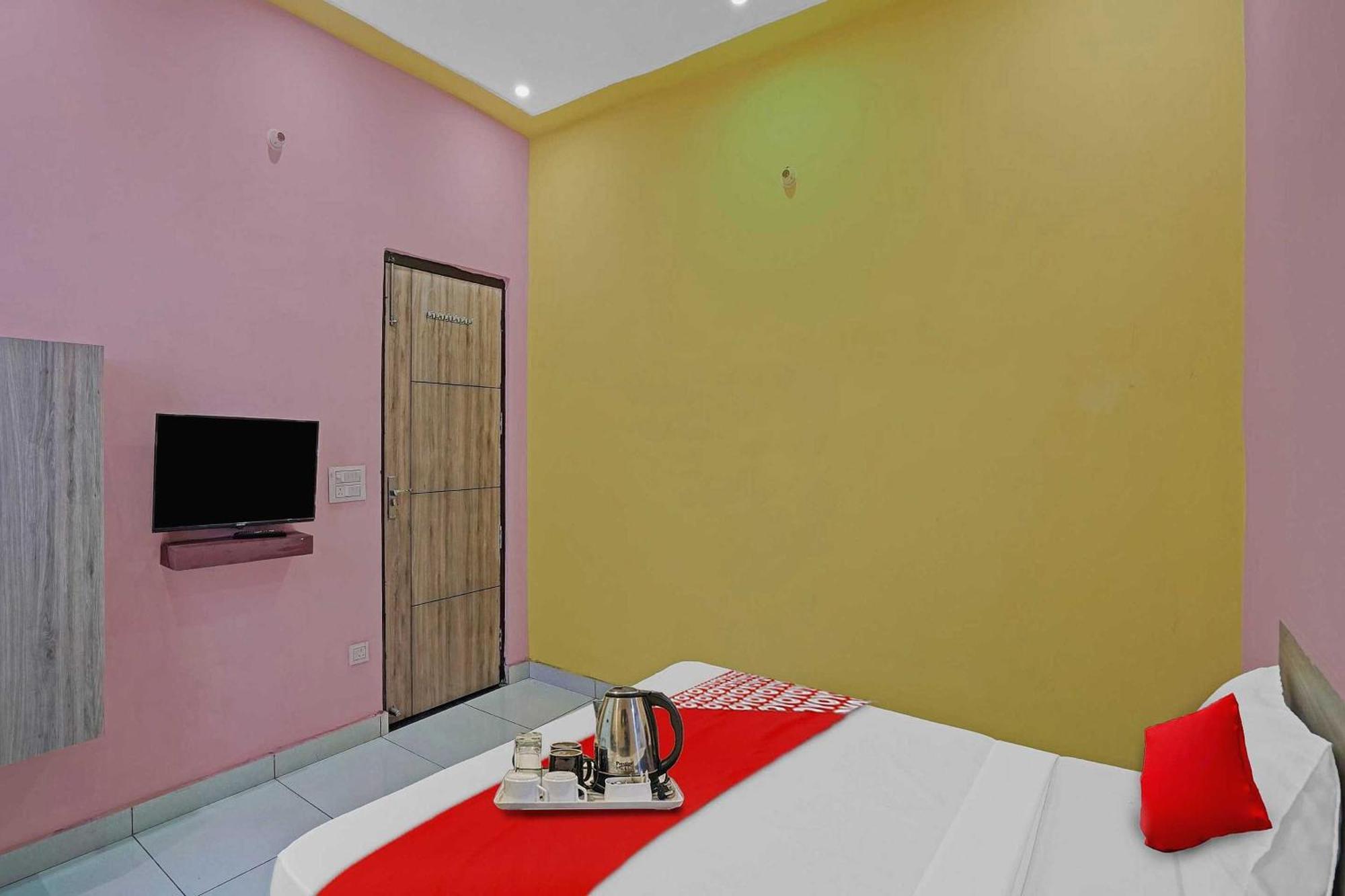 Hotel O Dahleez Нойда Экстерьер фото